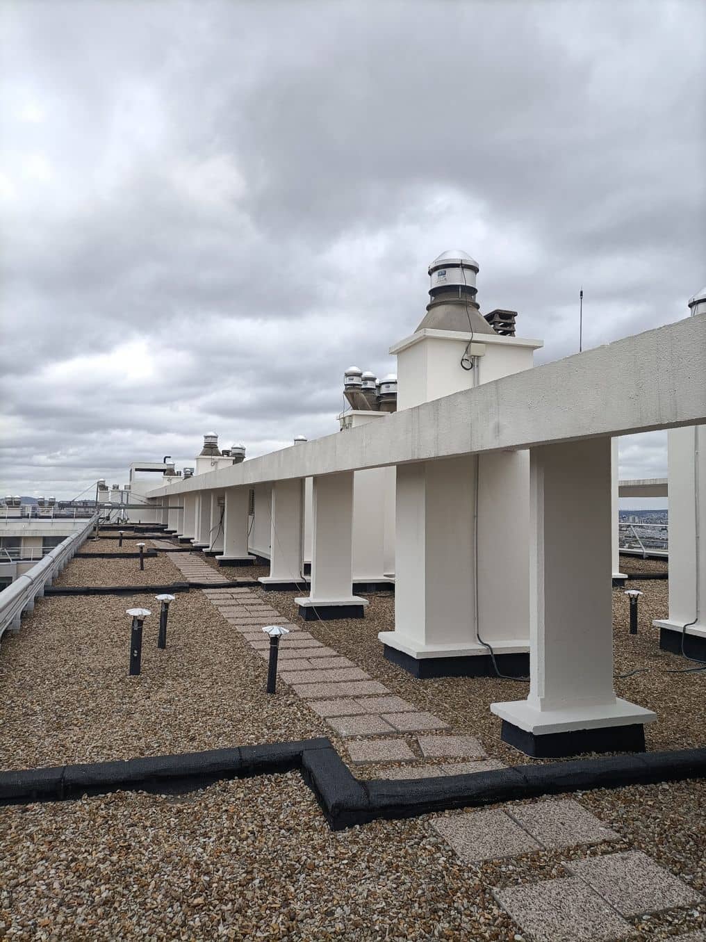 Toiture terrasse avec étanchéité refaite à neuf. ©APC