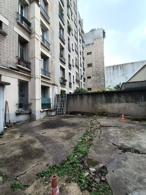 Photo de la cour du 45 boulevard Soult prise lors de la visite de novembre 2022. © Agence Parisienne du Climat