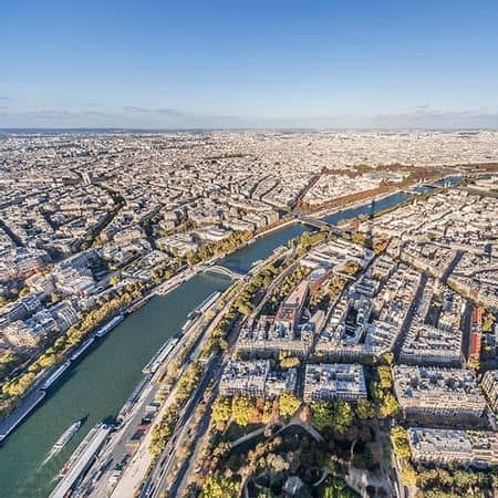 Panorama de la ville de Paris et seine vue de la tour Eiffel © Arkna_Adobe Stock