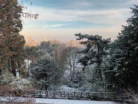 Les Buttes Chaumont enneigées